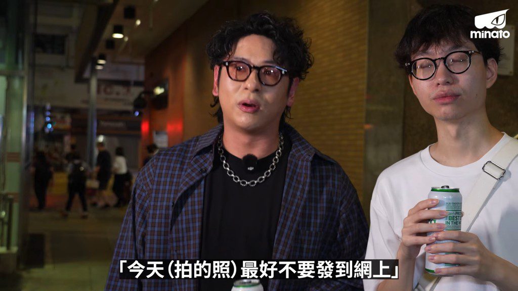 許廷鏗表示放假時狀態不佳,希望合照不要公開上網。(影片截圖:MinatoTV《酒精路跑》)