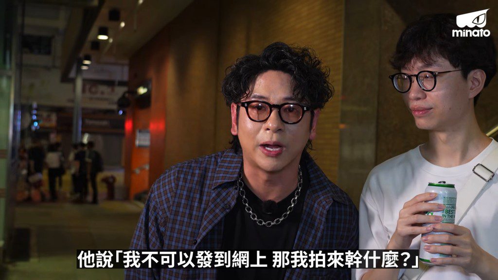 對方竟無禮回應,稱若不能上網便沒有拍照的意義。(影片截圖:MinatoTV《酒精路跑》)
