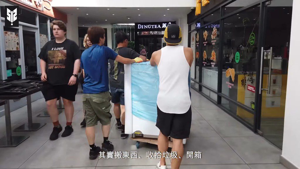 她在YouTube上分享開店過程的影片。
