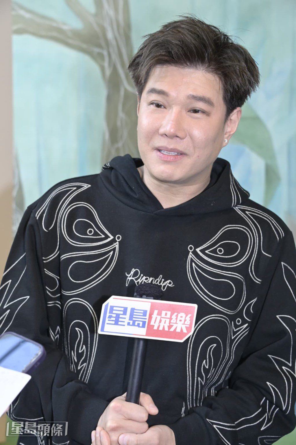 張與辰分享,在黎彼得眾多作品中,他對《將冰山劈開》一曲印象最為深刻。