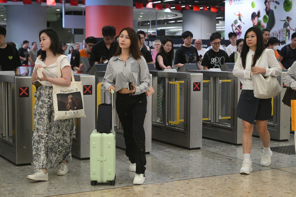 十一黃金周訪港旅客達160萬人次 內地旅客佔逾141萬
