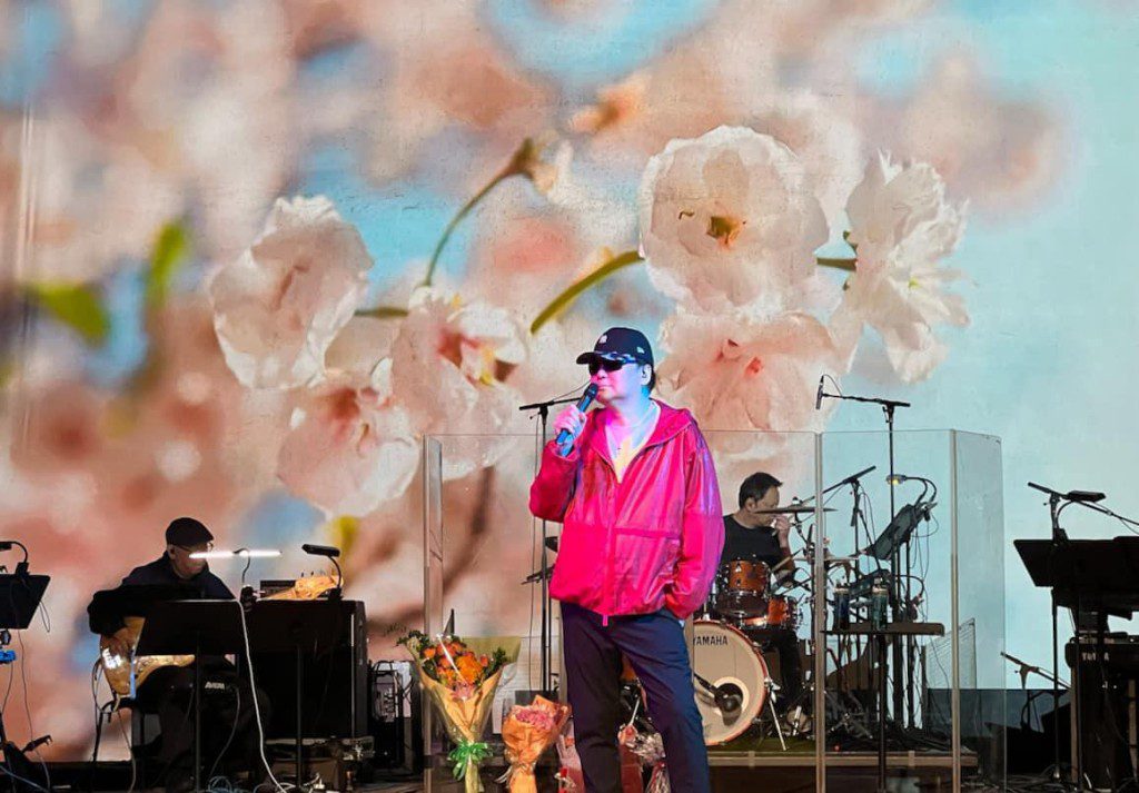 他一直希望爭取在紅館演出,以報答樂迷支持。