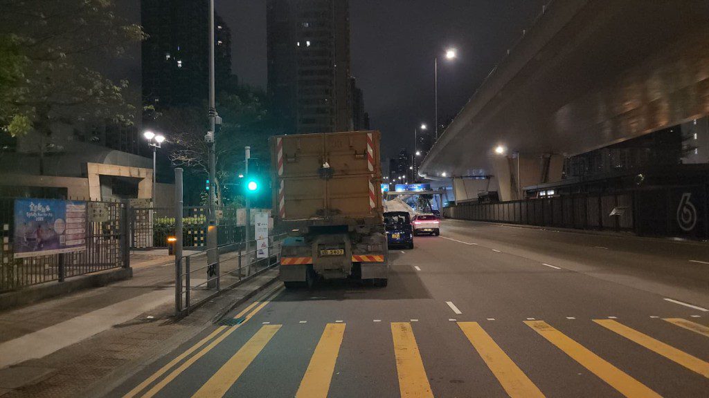 深水埗通州街凌晨嚴重車禍 男子遭的士撞至昏迷 司機涉危駕被捕