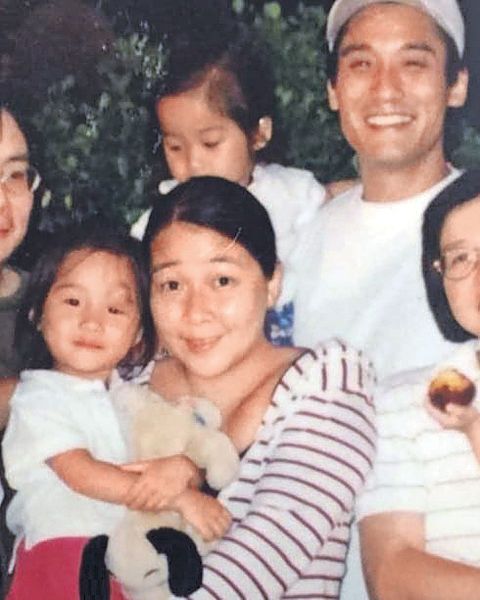 梁家輝與江嘉年於1987年結婚，婚後育有一對雙胞胎女兒。