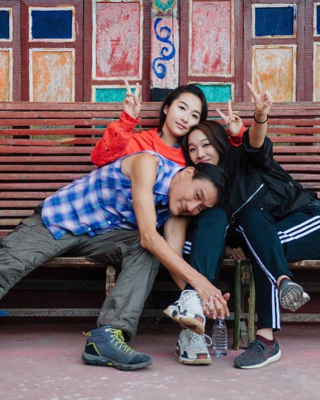 梁家輝與兩名女兒感情深厚。