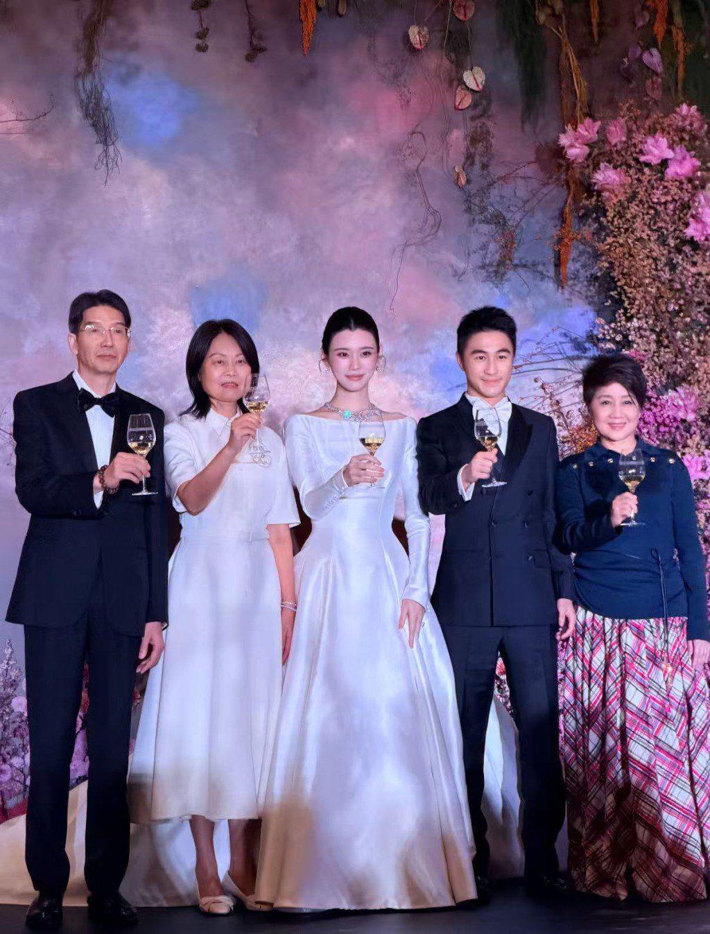 何猷君與奚夢瑤的婚禮答謝宴現場衣香鬢影。