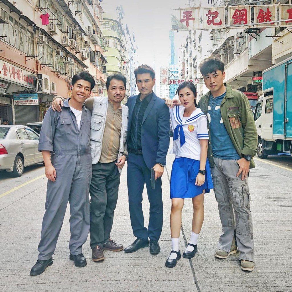 古明華(左二)最後一部TVB作品是《逆天奇案》。