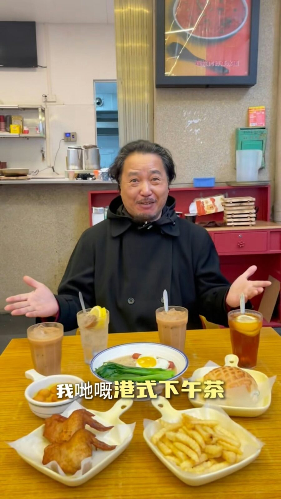 古明華親力親為打理店舖事務。