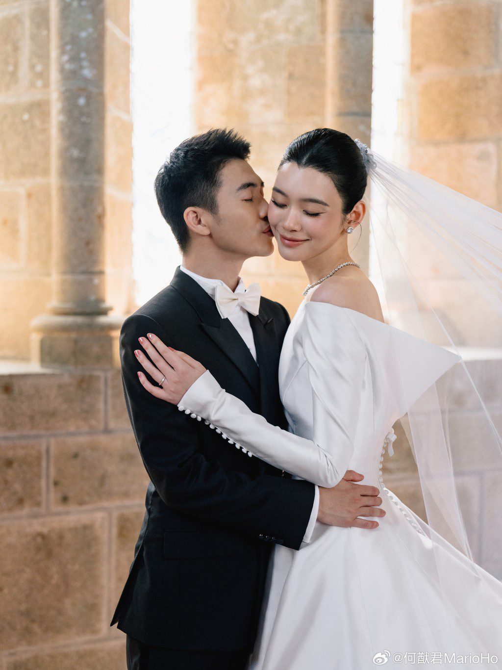 賭王何鴻燊四房兒子何猷君與內地超模奚夢瑤結婚已7年。