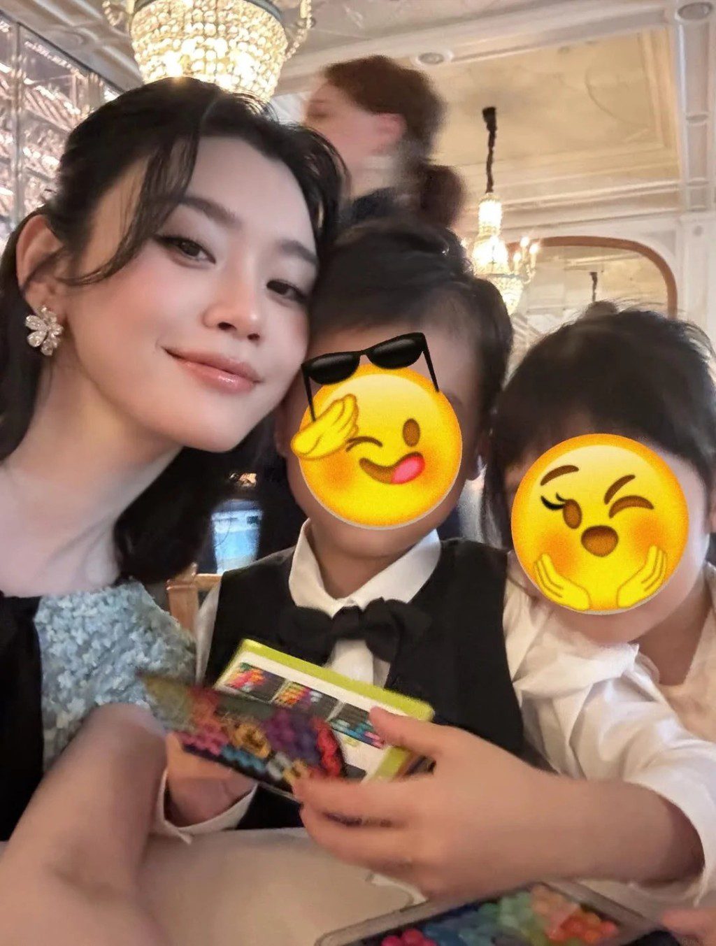 奚夢瑤分享與子女的合照。