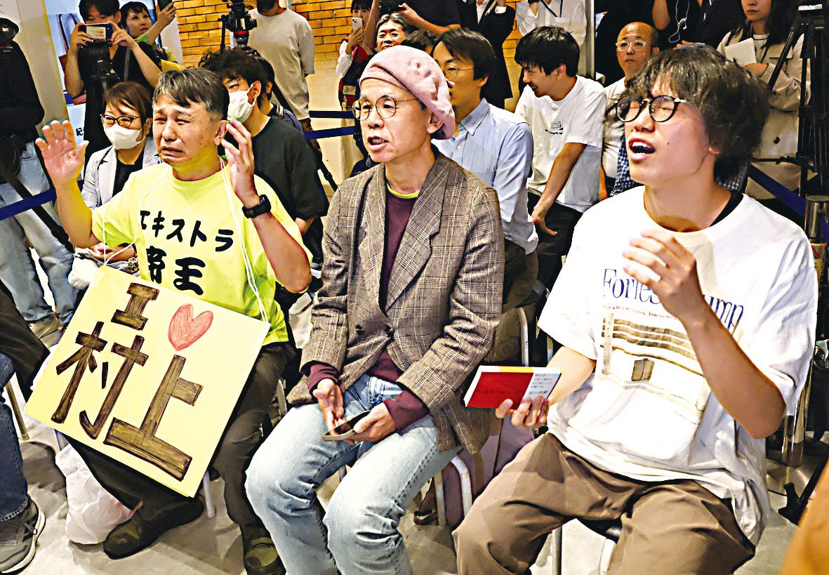 得知村上春樹未獲獎,書迷們很沮喪。路透社