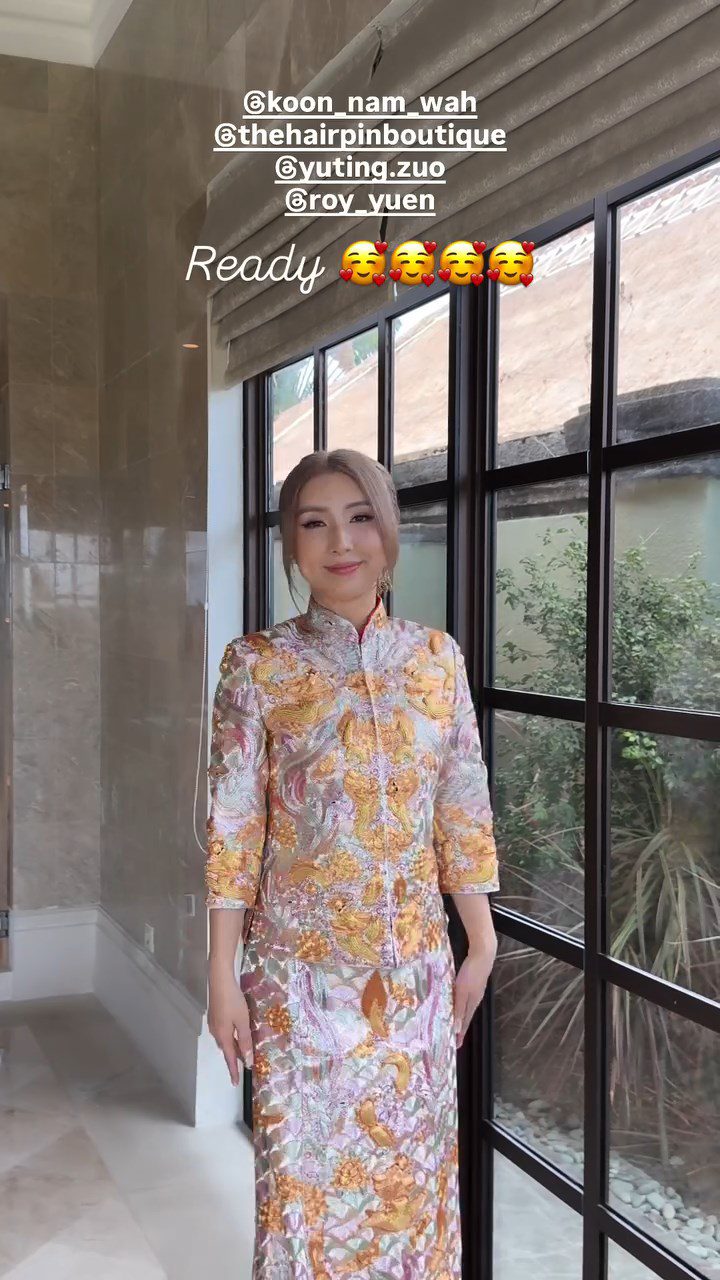 譚嘉儀在婚禮上換上中式裙褂。