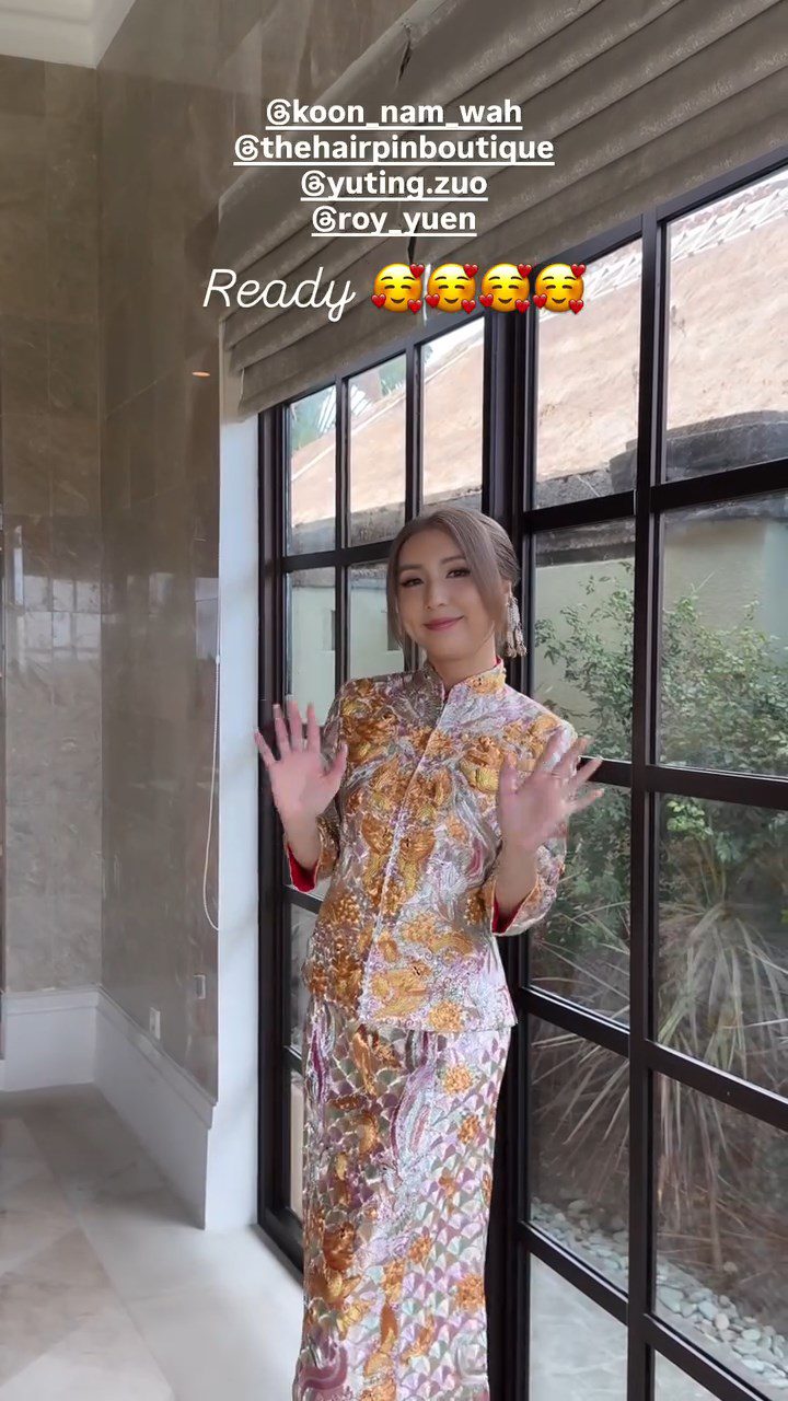 在海外行禮，譚嘉儀未有佩戴傳統金器。