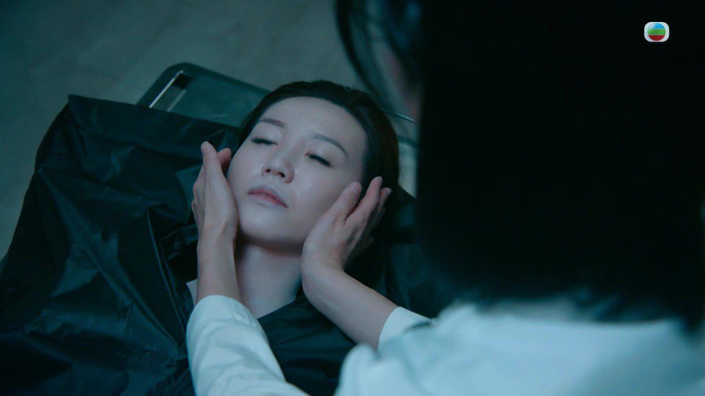 陳曉華起初強忍淚水，帶笑連叫三次「單佩嘉」。
