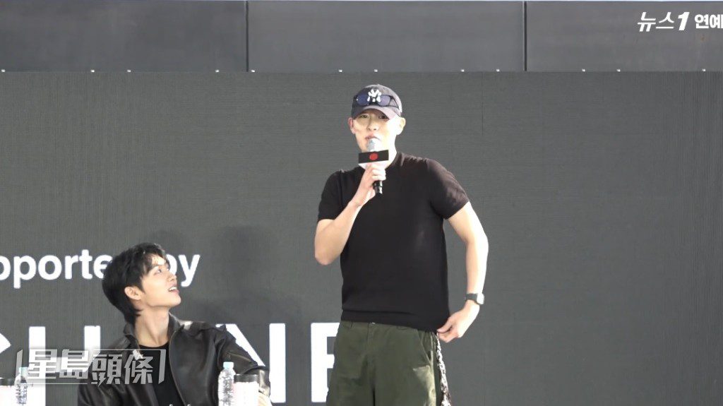 正在服兵役的李宰旭,驚喜現身影展上的新劇宣傳活動。