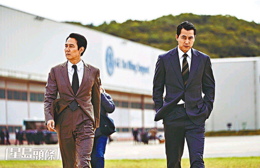 2022年，李政宰首次執導並主演的《獵戰》，同樣找來鄭雨盛合作演出。