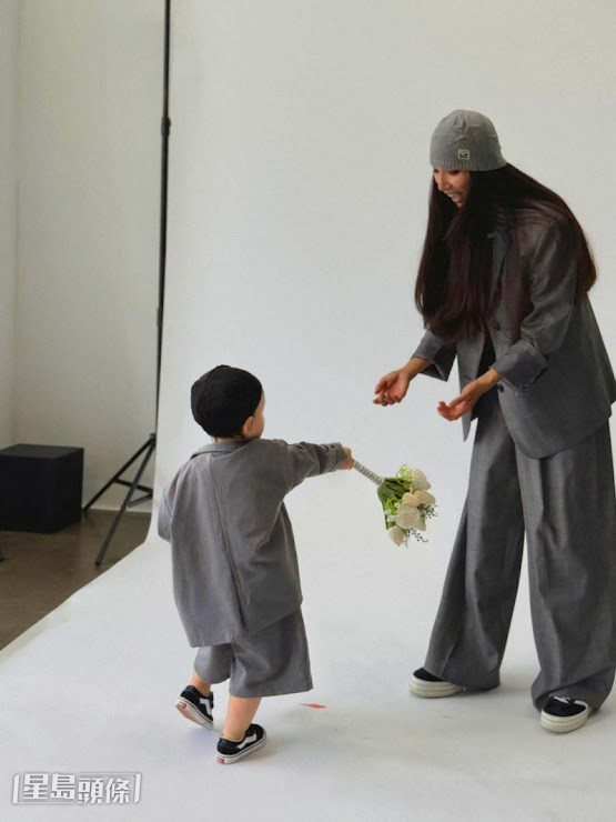 外界分析二人事業上的「分手」，或與鄭雨盛被爆與模特兒文佳菲未婚生子的私生活風波有關。