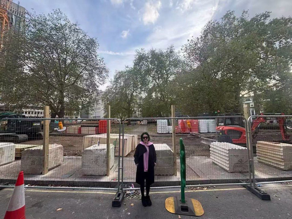 小S探訪時遇上公園施工，未能如願看到紀念長椅。