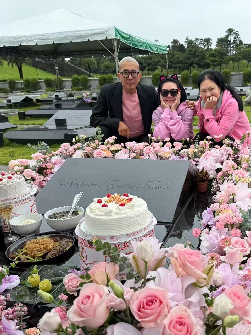 具俊曄、小S及S媽日前一同拜祭大S徐熙媛。