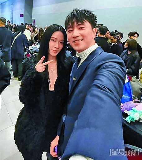 雲浩影與擔任歌曲監製的男友馬敬恆(T-Ma)甜蜜合照。