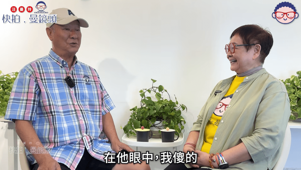 李修賢在訪問中直言，周星馳只是「當佢係傻」。