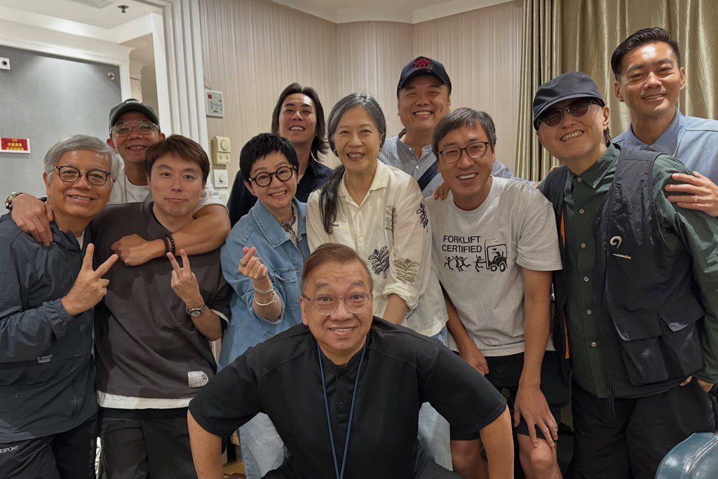 周星馳的家姐周文姬（中，白衣者）亦有出席聚會。
