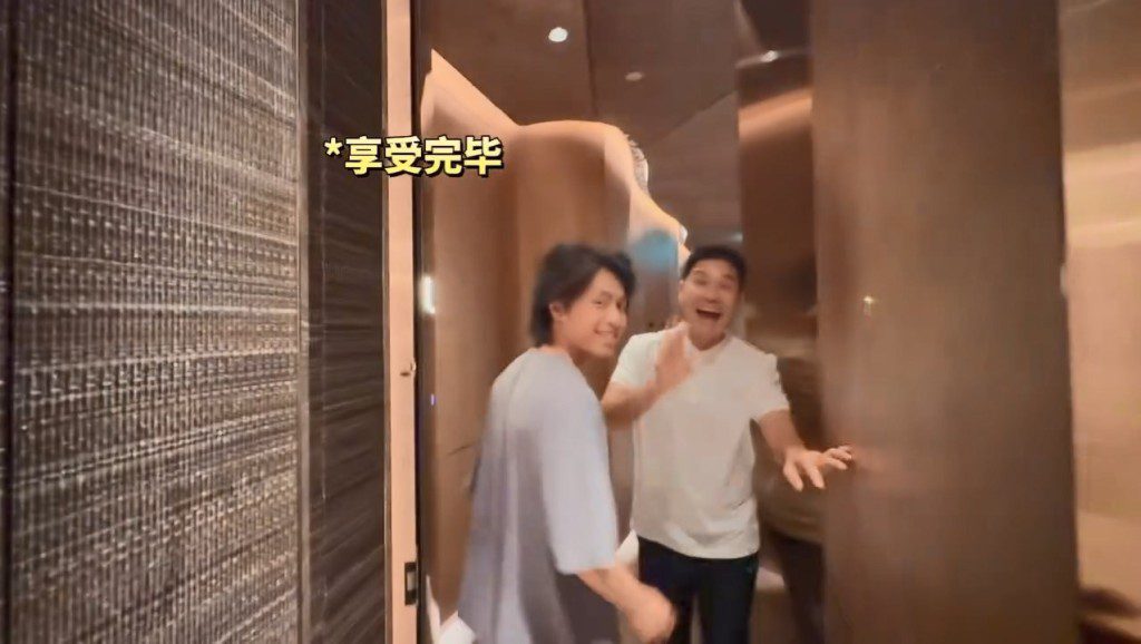 郭令山陪伴爸爸郭晉安拍片，全程滿臉笑容。
