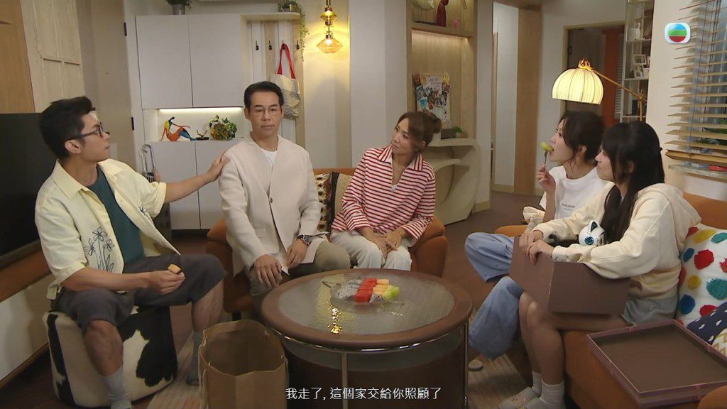 劇情中,徐榮透過李偉健的關係,融入由車婉婉飾演角色的家庭。