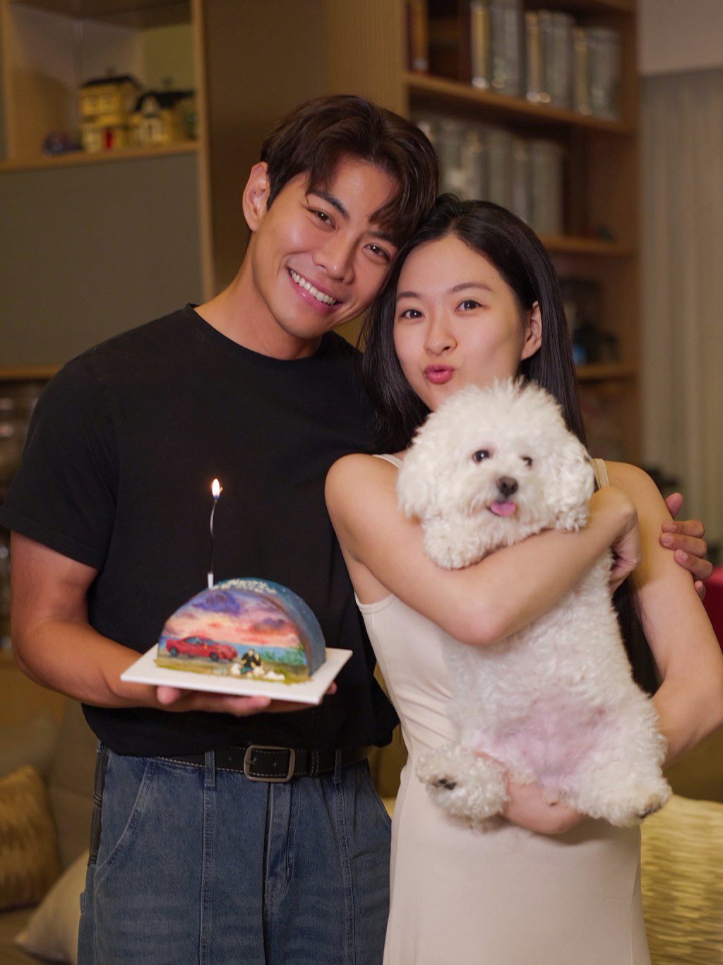 羅天宇生日當天攬着陳懿德放閃。