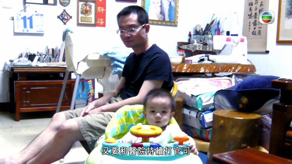 為了照顧丈夫兒子及應付官司，李其芳感到身心俱疲。