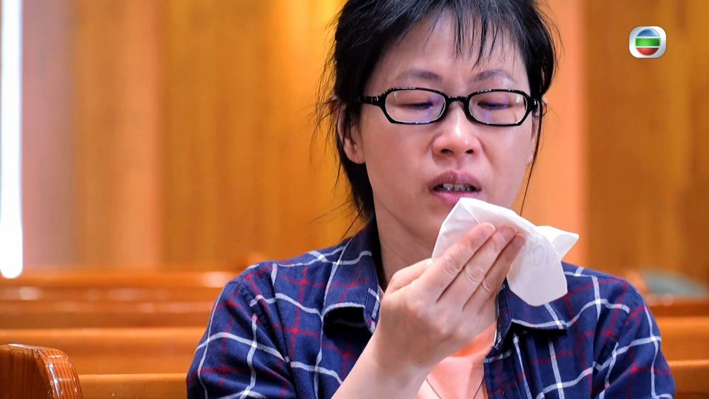 談到兒子受到的委屈，李其芳在訪問時不禁落淚。