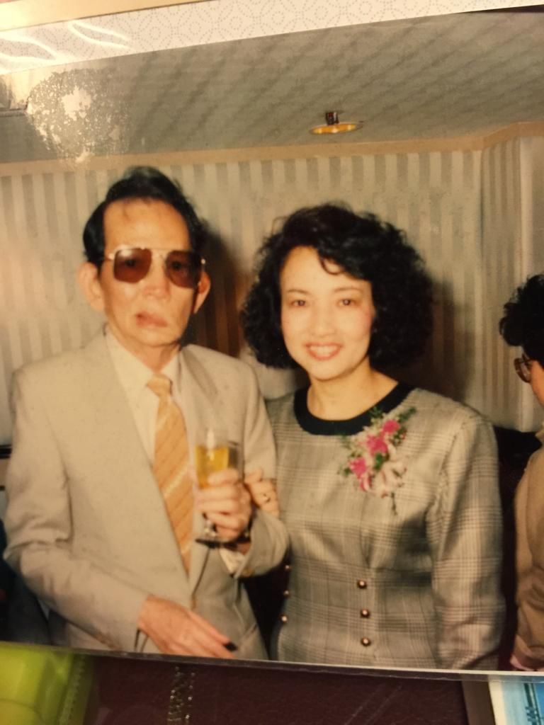 馮素波的父親是粵語片年代的著名演員兼導演馮峰。