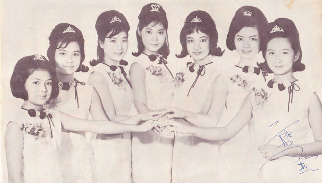 60年代,馮素波與多位粵語片女星結義金蘭,組成「七公主」,成員包括馮寶寶、王愛明、陳寶珠、蕭芳芳、沈芝華及薛家燕。