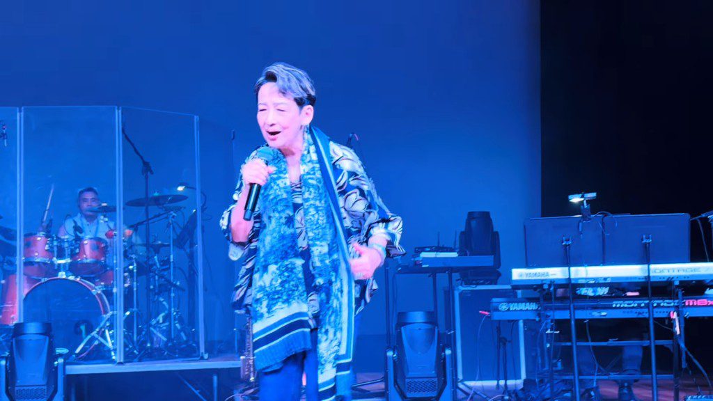 馮素波在今年8月7日生日正日,舉行了《峰波情未了3.0之八十後存在》演唱會。