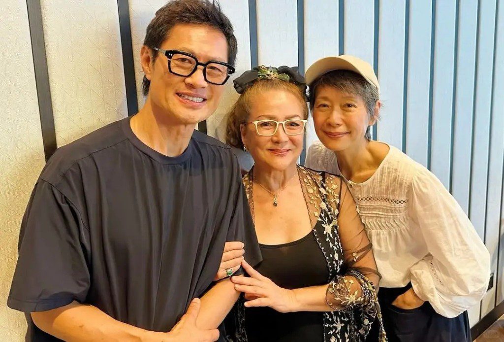 馮寶寶和葉童、黃德斌愉快見面。