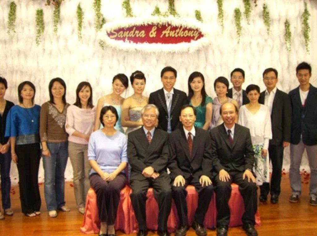 方東昇與吳先玲戀愛四年後結婚。