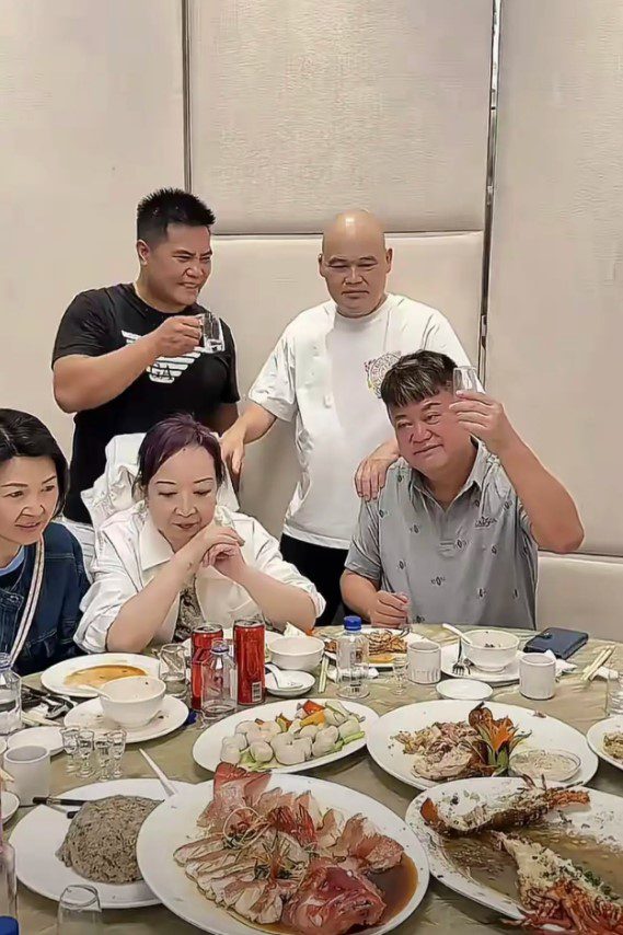 陳百祥飲酒後眼神帶點迷濛。