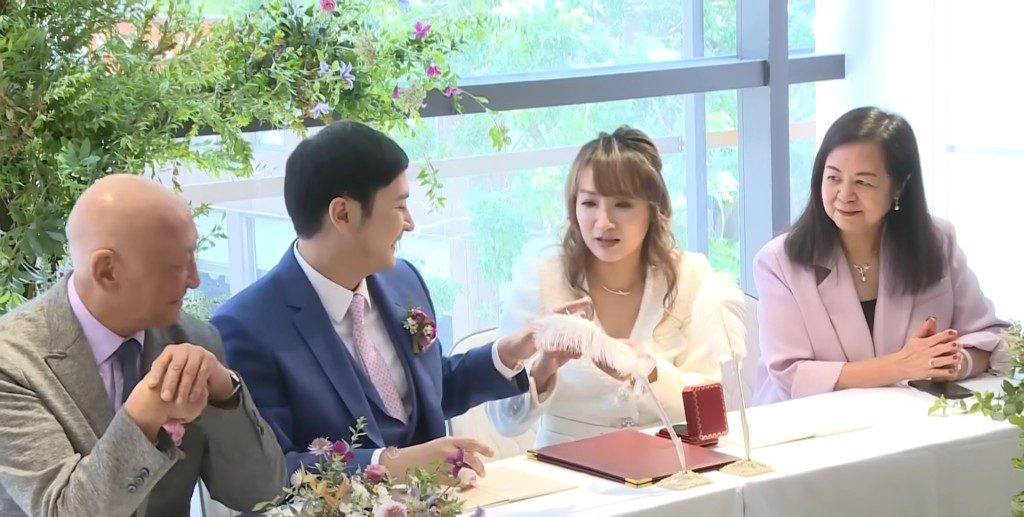 婚禮當日,只有父親李家鼎出席。