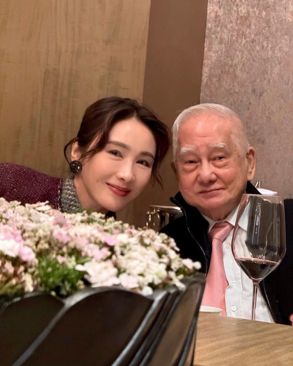 黎姿的爸爸同樣英俊。