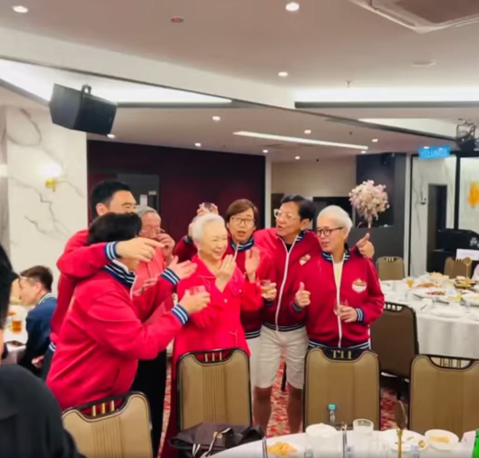 陳秋霞演出後出席慶功宴。