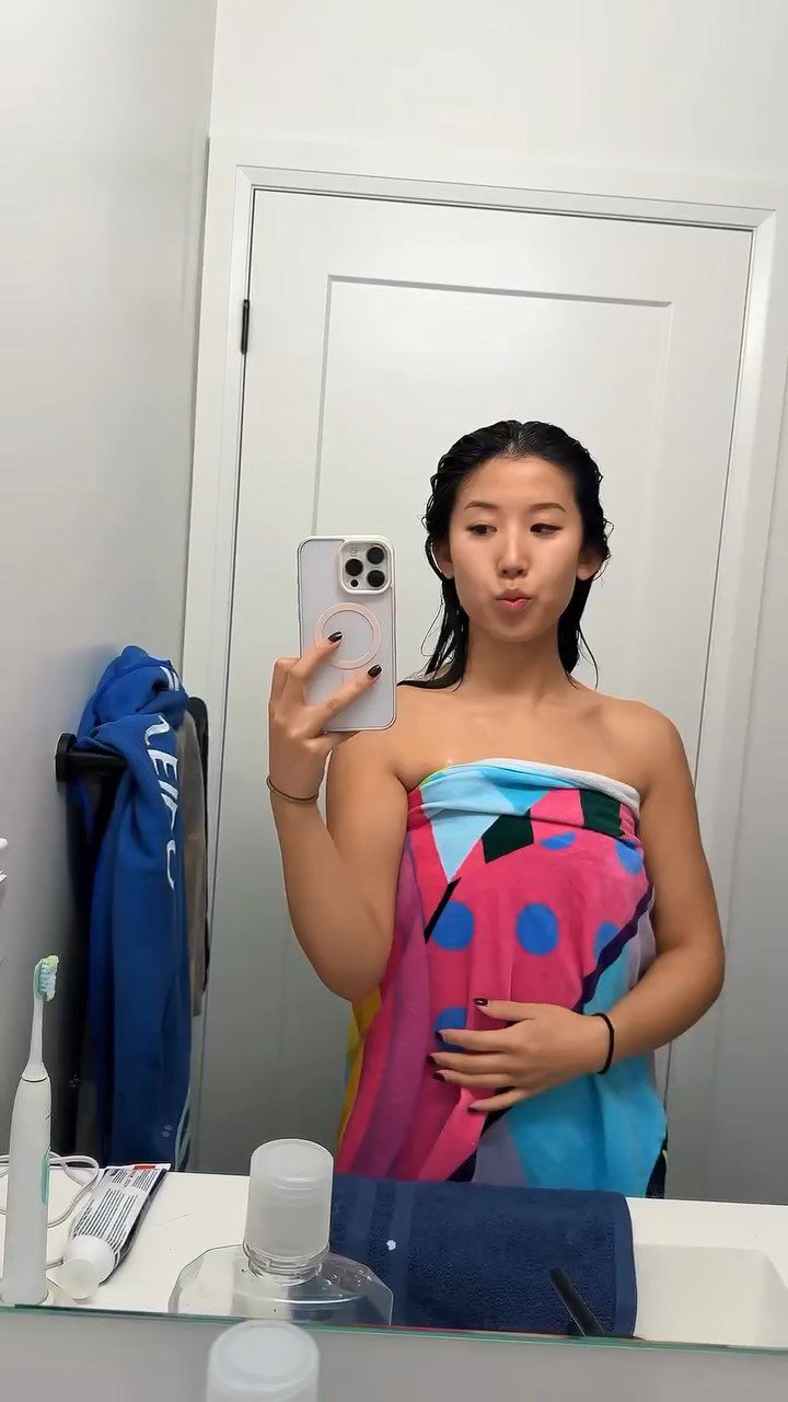 Natalie作風大方,不介意展現自然體態。