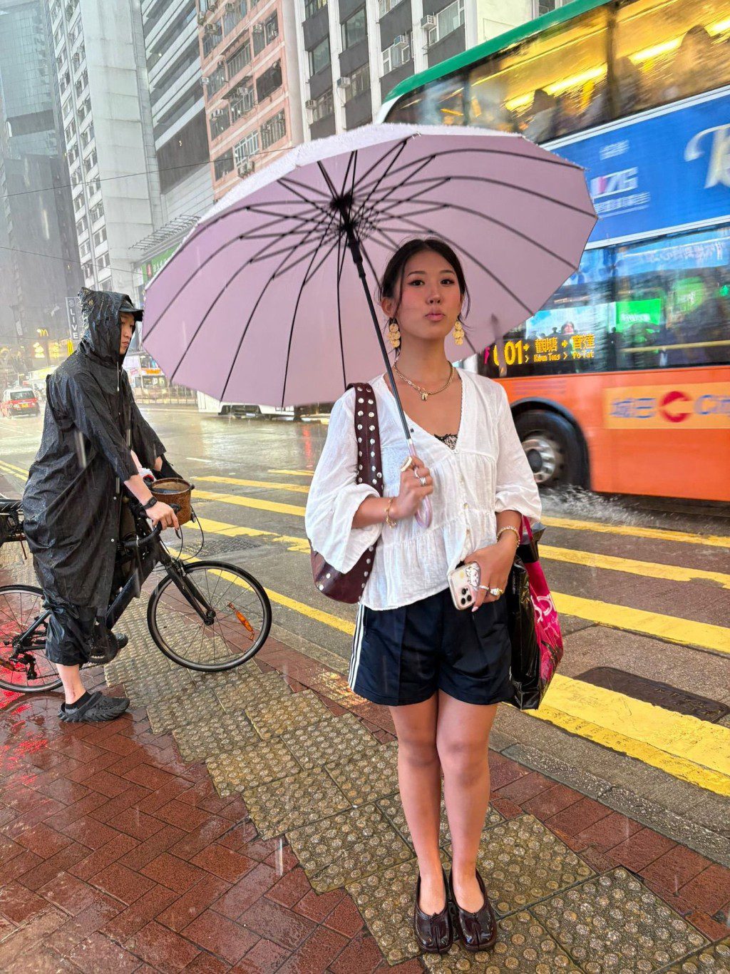 Natalie曾回香港實習三個月。