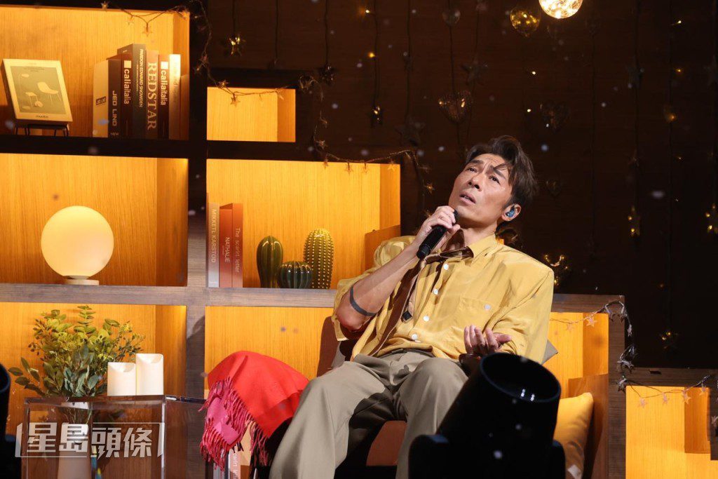 他分享成功申請到紅館檔期時很開心，但臨近演出難免緊張。