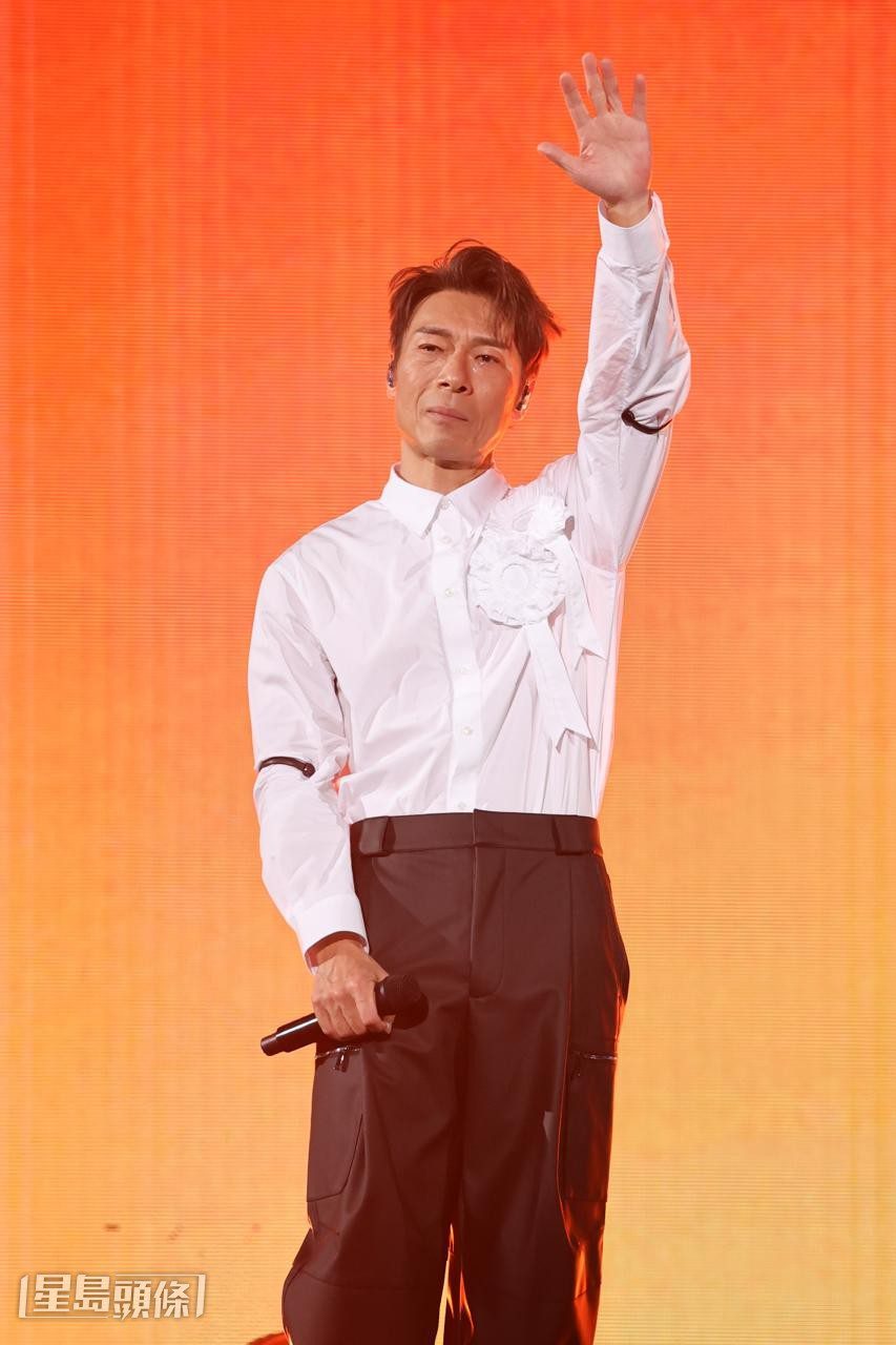 尾場演出充滿不捨與感動，令安仔數度哽咽。