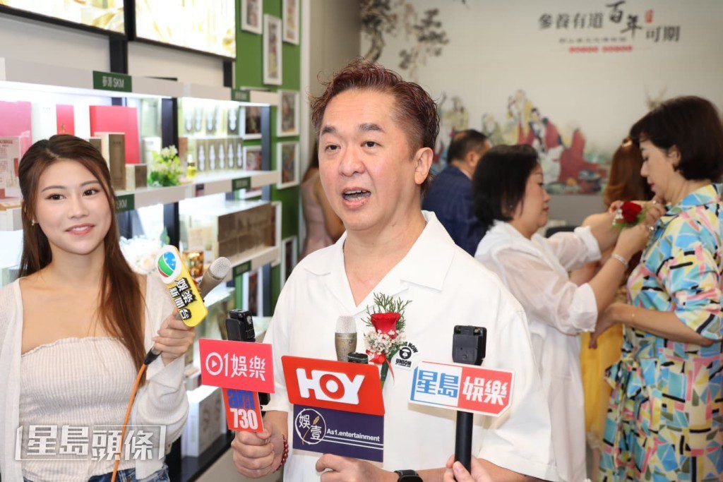 鄧兆尊透露近日因工作繁忙,在不同節目之間奔走,瘦了十幾磅。
