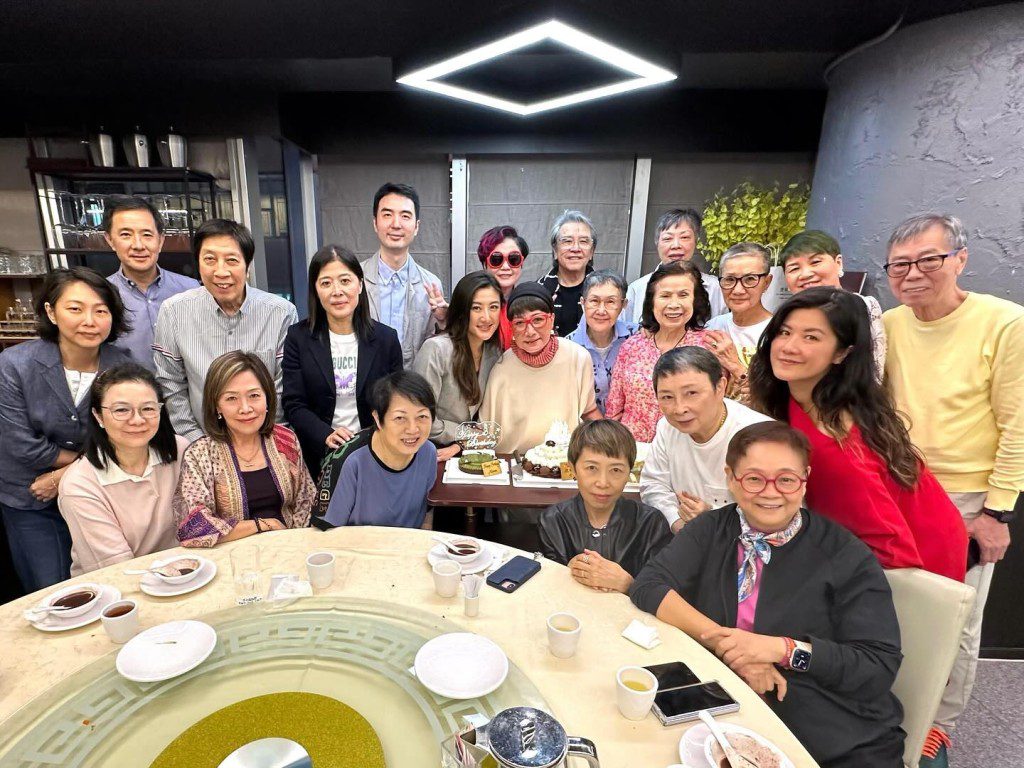 鄧業炘和鄧業煒會邀請媽媽的老朋友一同慶祝生日。