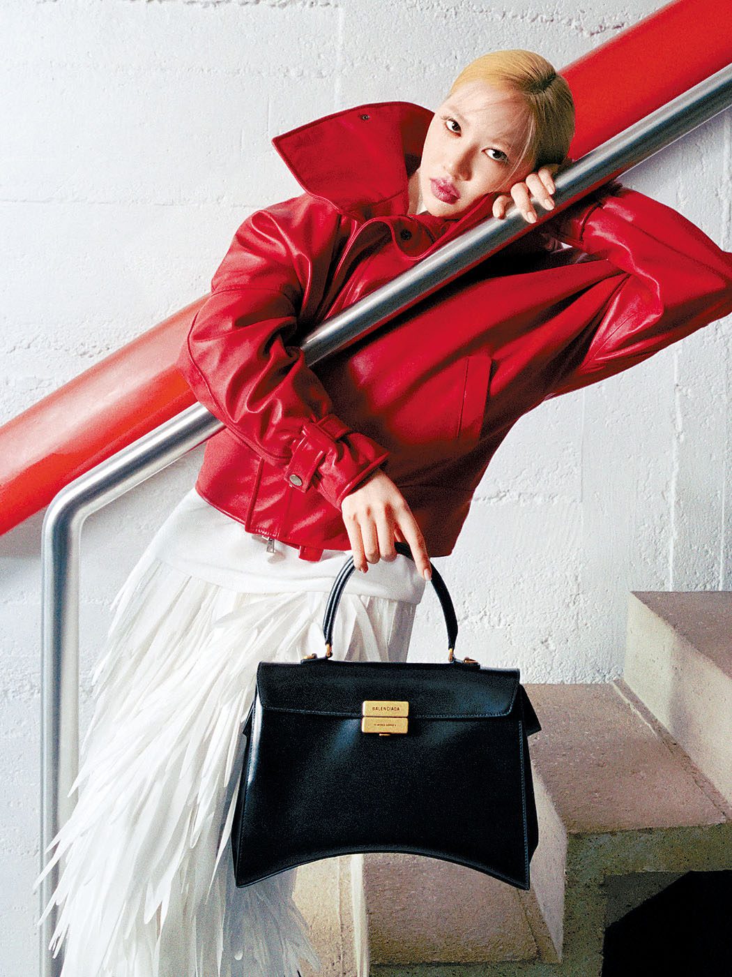 Jasmine獲國際時尚大牌「巴黎世家」（Balenciaga）邀請成為品牌摰友。