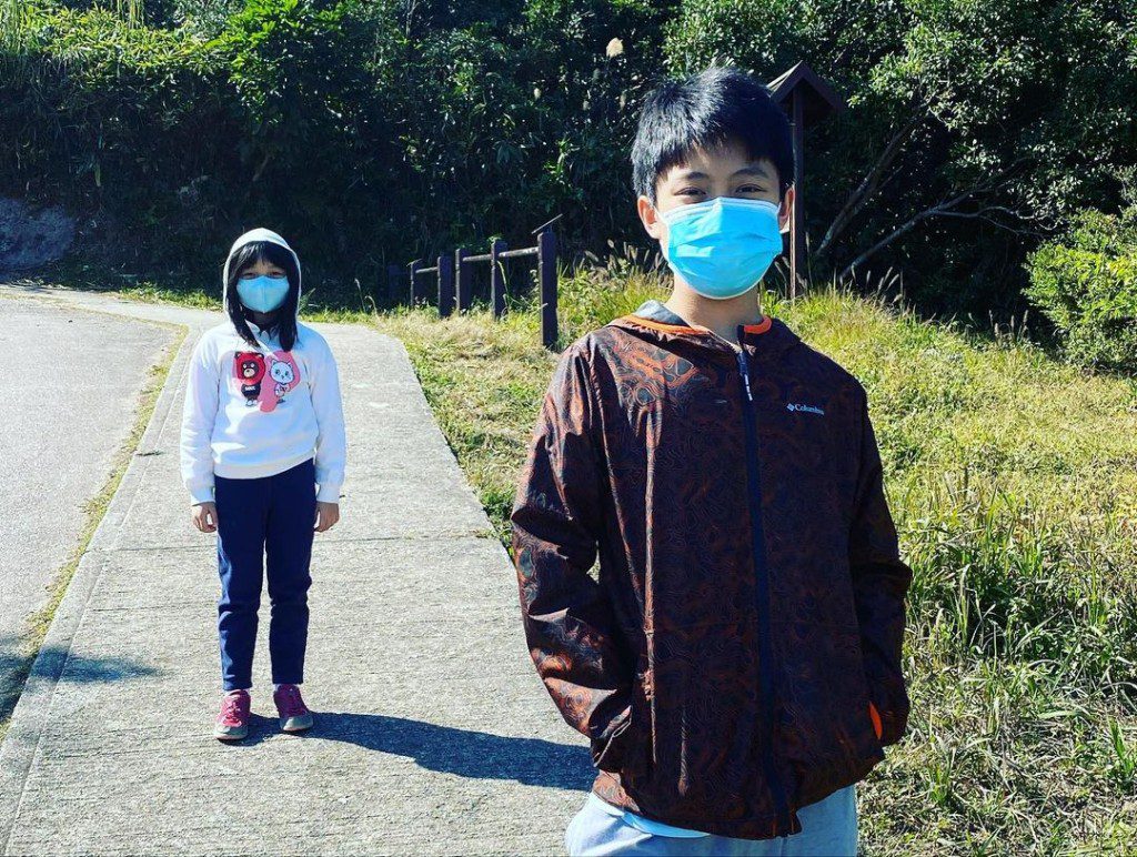 郭晉安的大兒子郭令山(右)與小女兒郭以雅。