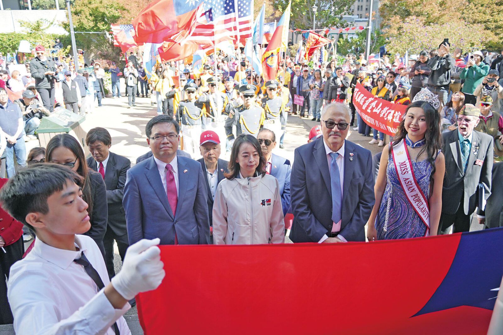 大會主席、首長、嘉賓參加升旗禮。記者黃偉江攝
