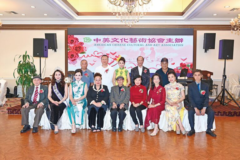 中美文化藝術協會首長及董事合影。馬紅兵攝